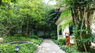 桑拿设备大揭秘：现代桑拿房的必备配置与养生功能