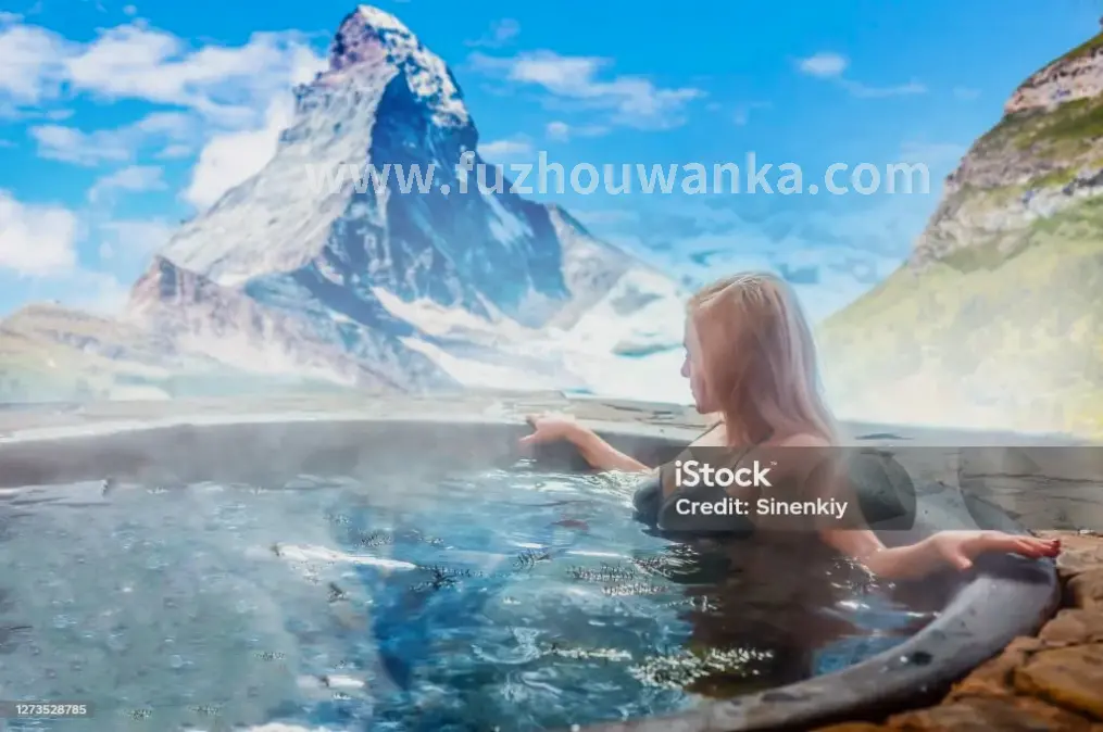 桑拿房内舒适的躺椅